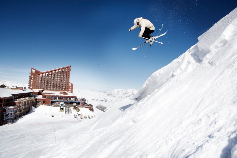 Unas Vacaciones Diferentes en Chile: La Experiencia de Esquiar en Nieve