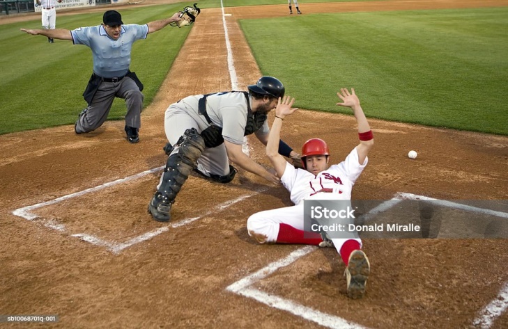 USA, California, San Bernardino, béisbol runner deslizante de forma segura - Foto de stock de Béisbol libre de derechos